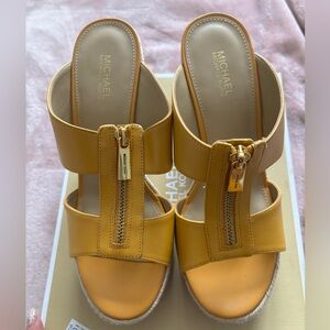 MICHAEL KORS Bradley Mule Sandals Wedge NEW IN BOX ⭐️✨